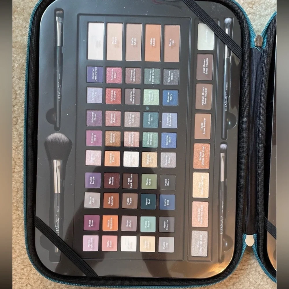 Makeup Kit - Picture 3 of 5